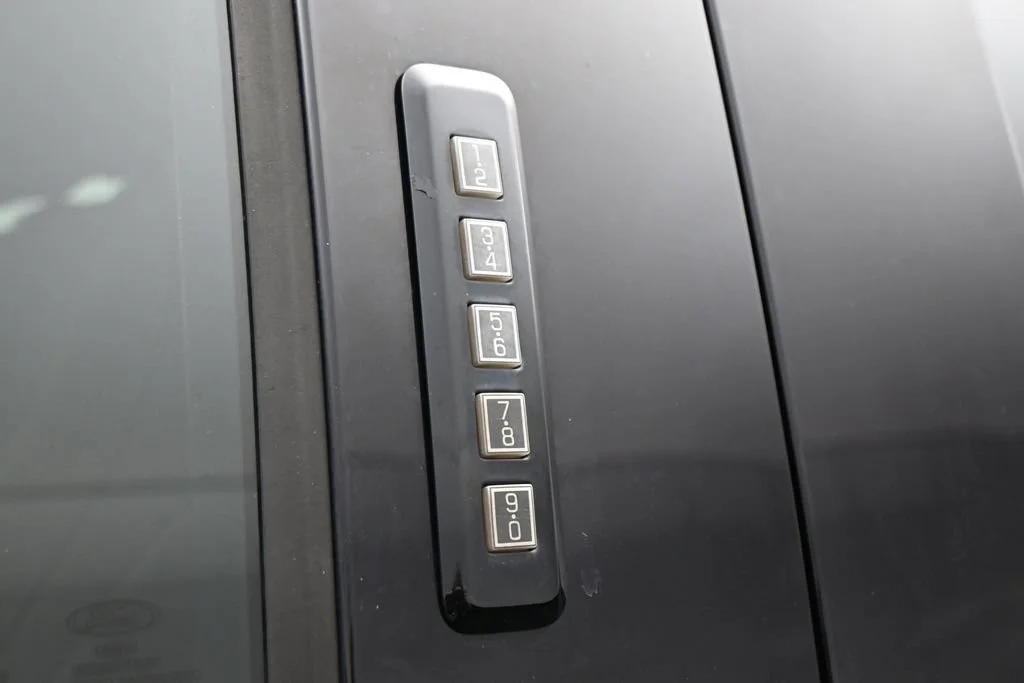 Used 2018 Gray Ford XLT image 10