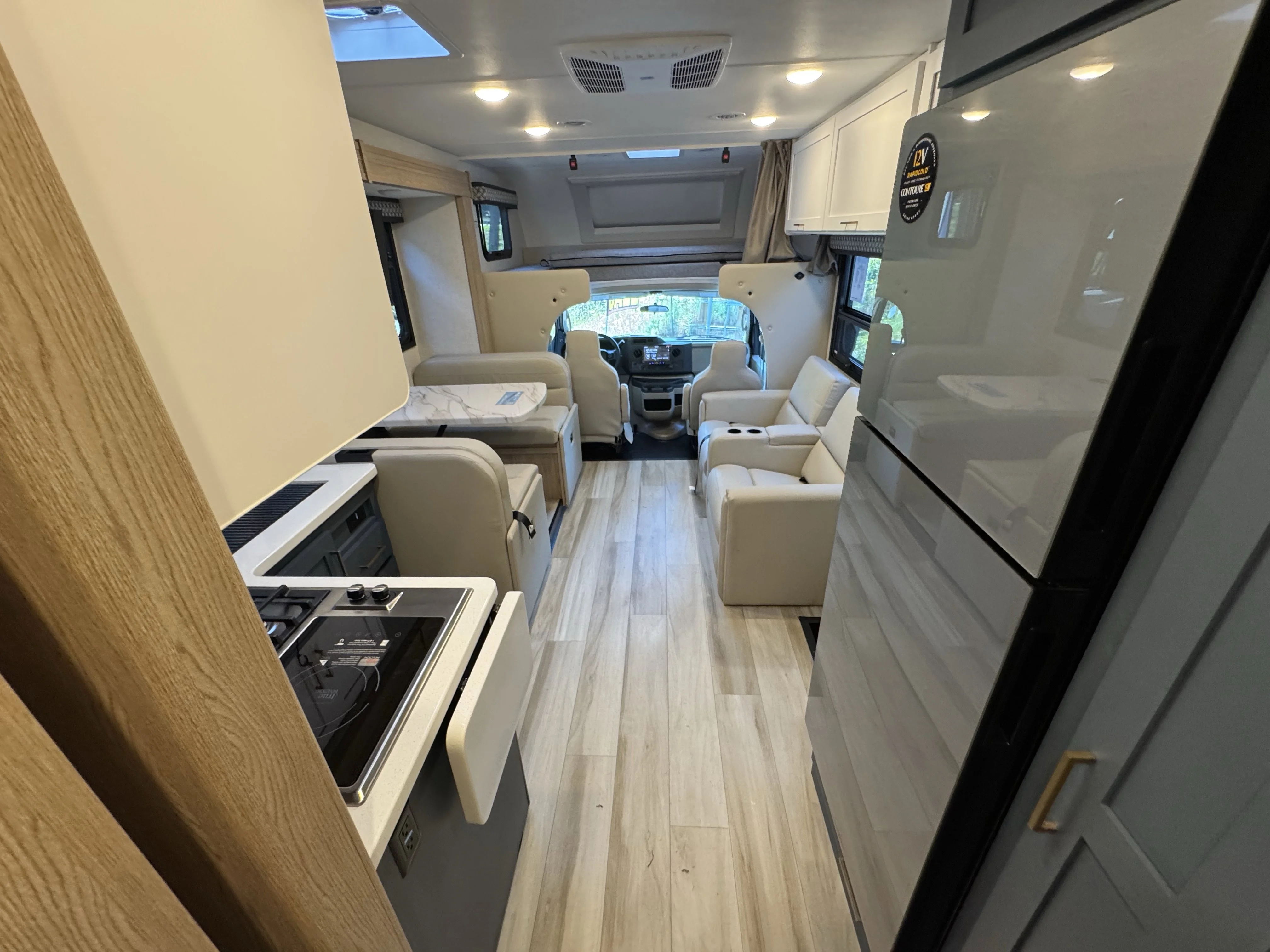 New 2026 White Thor Motor Coach  image 18