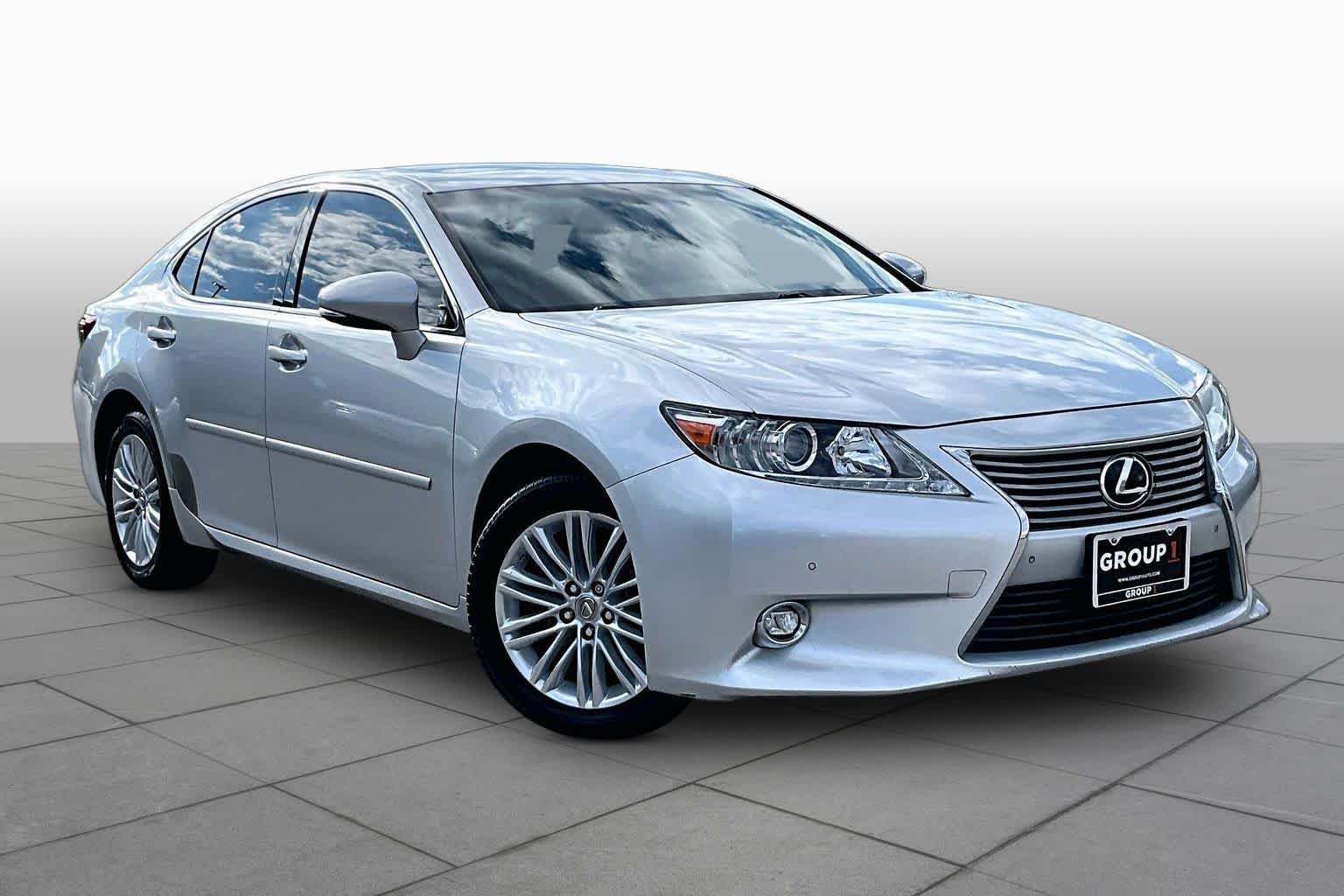 Used 2014 Silver Lining Metallic Lexus  image 3
