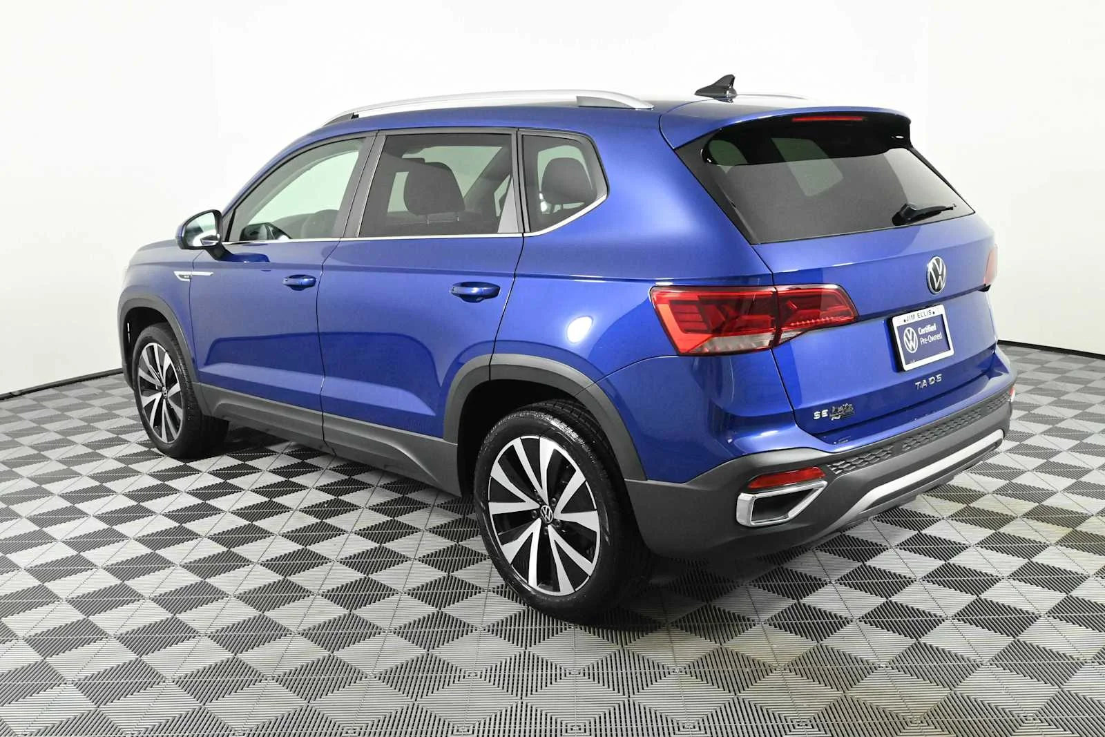 Certified Used 2023 Dusk Blue Metallic Volkswagen SE image 14