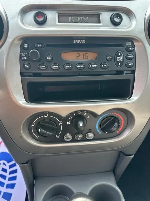 Used 2004 Silver Saturn 2 image 14