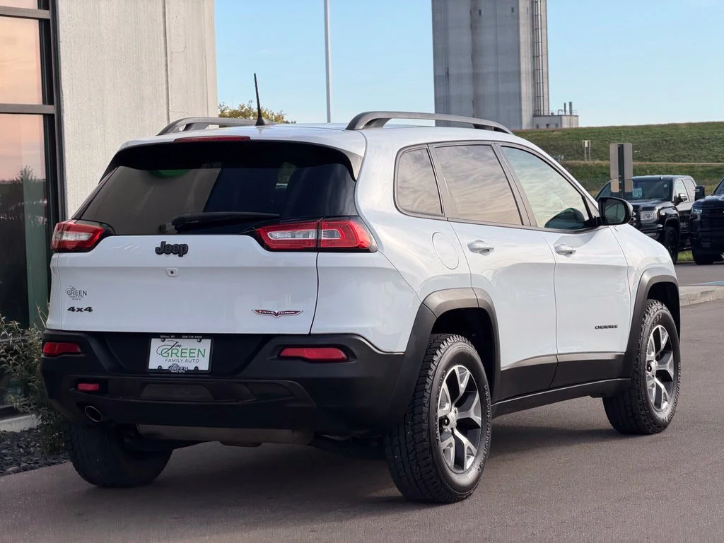 Used 2017 White Jeep Trailhawk image 5