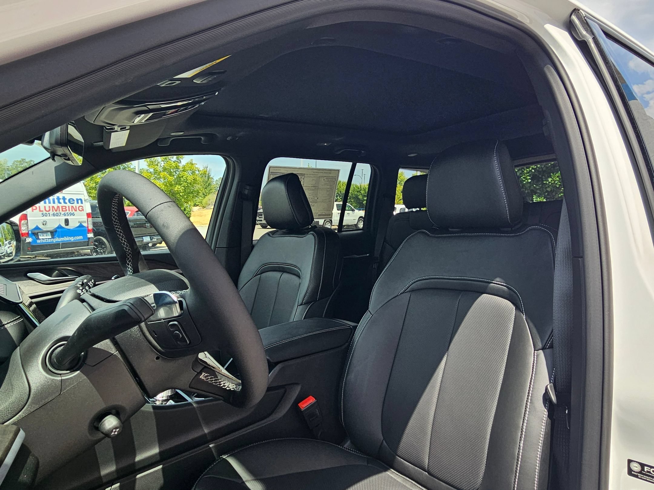New 2026 Bright White Clear-Coat Exterior Paint Jeep Limited Reserve image 20