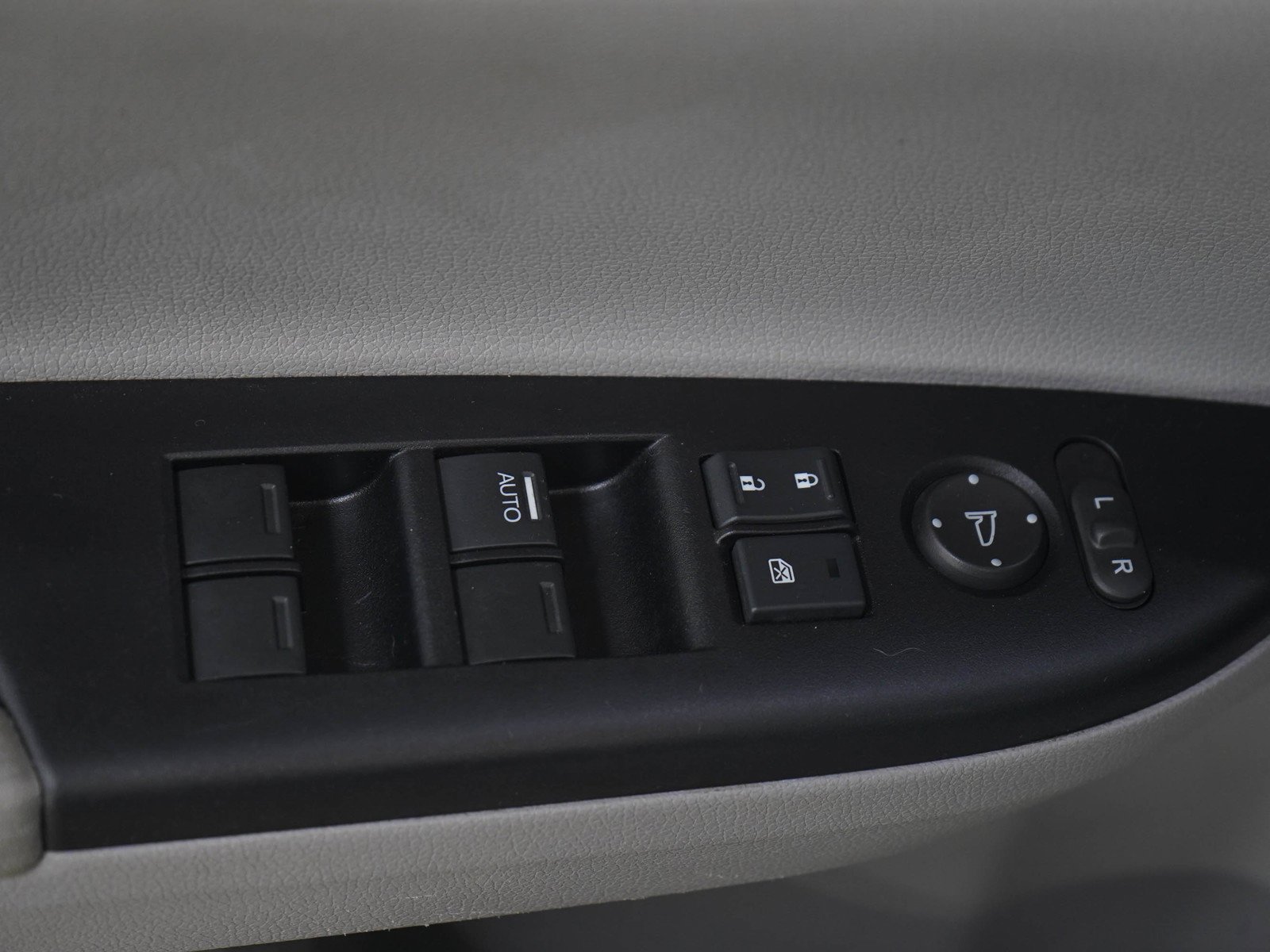 Used 2015 Alabaster Silver Metallic Honda LX image 20
