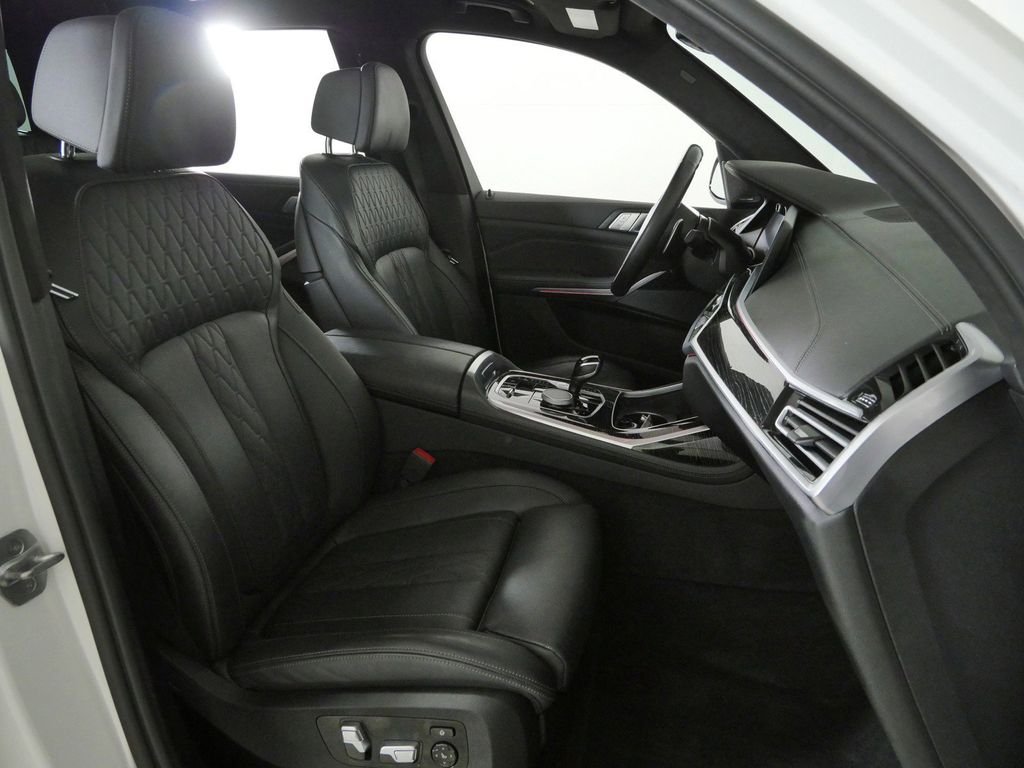 Used 2022 Alpine White BMW M50i image 22