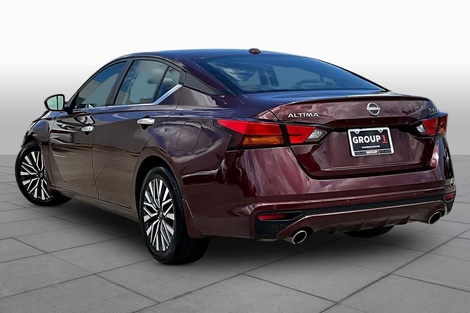 Used 2024 Garnet Pearl Metallic Nissan 2.5 SV image 12