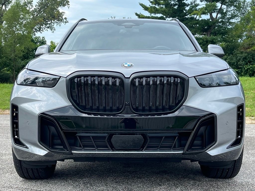 Used 2026 Gray BMW xDrive40i image 2