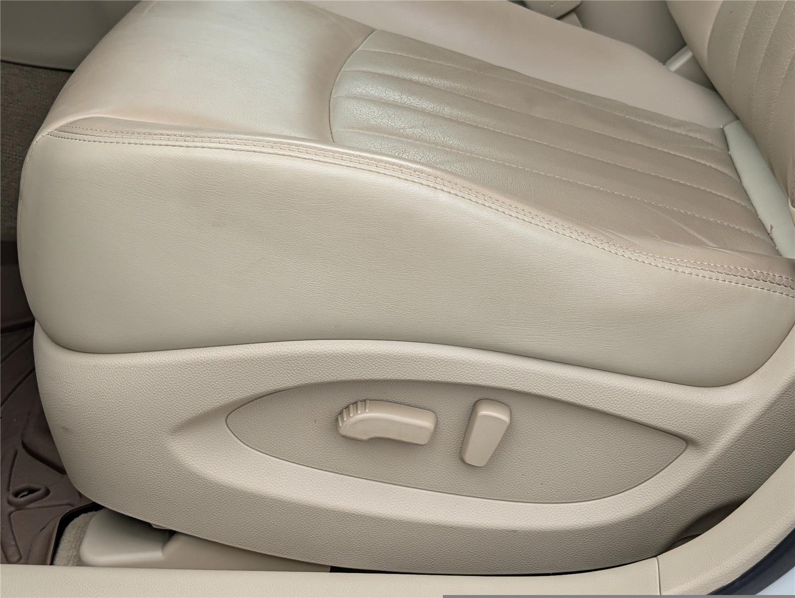 Used 2017 Majestic White INFINITI RWD image 11