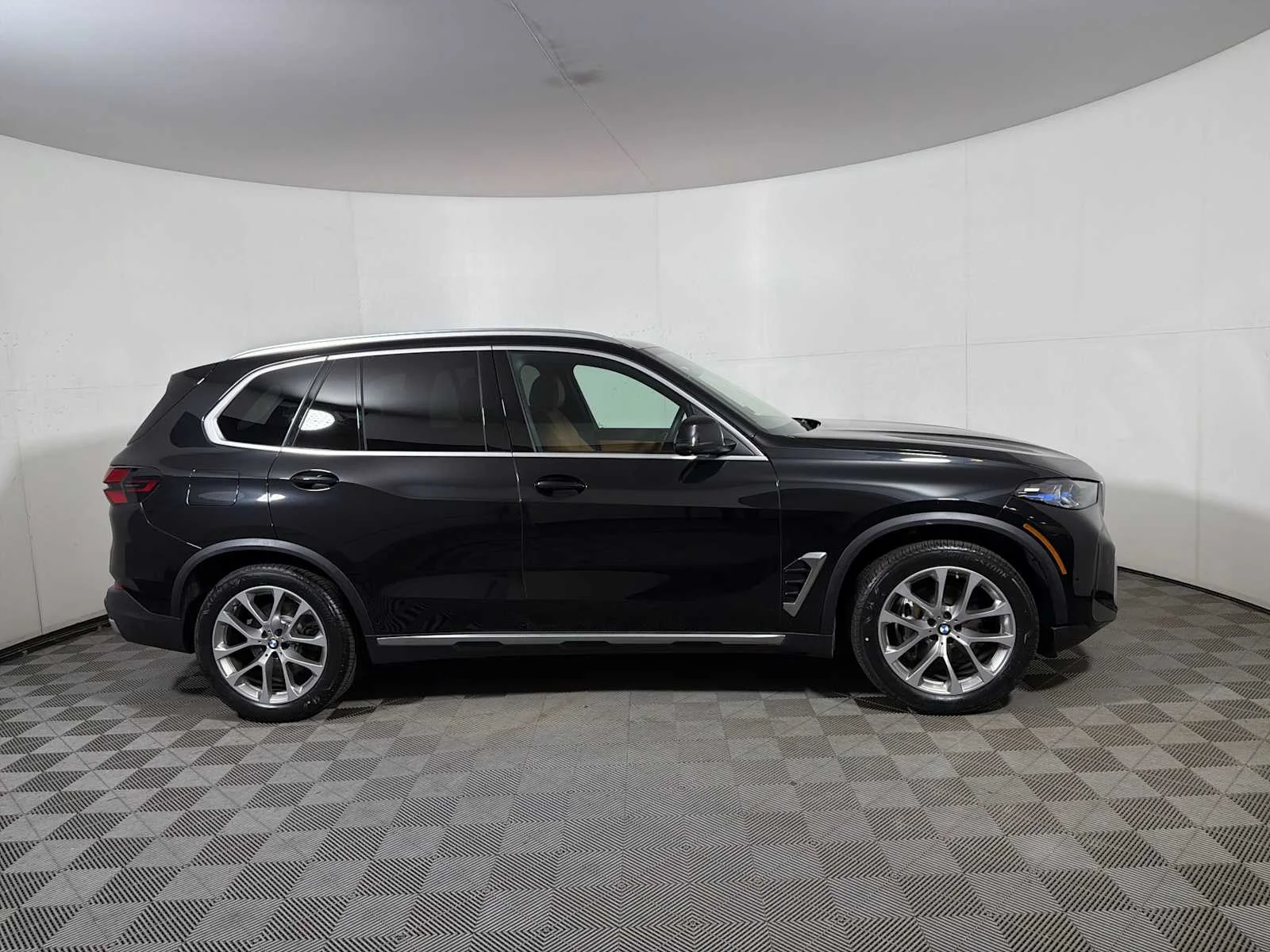 Certified Used 2024 Black Sapphire Metallic BMW xDrive40i image 7