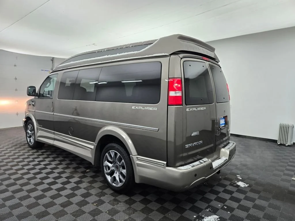 2023 GMC Savana Cargo Work Van - Photo 11