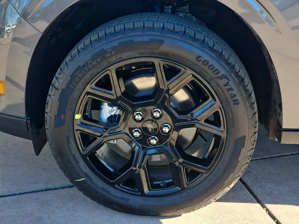 New 2026 Carbonized Gray Metallic Ford XLT image 35