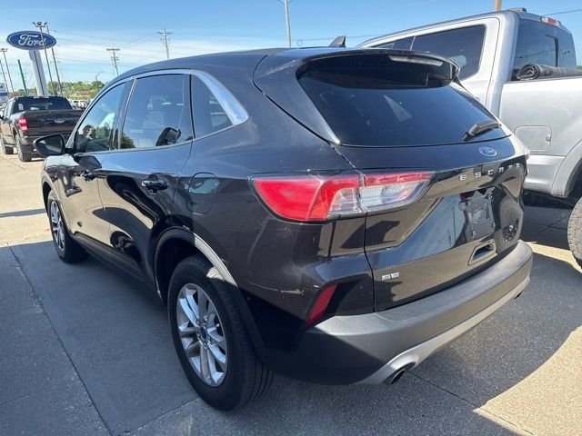 Used 2022 Black Ford SE image 3