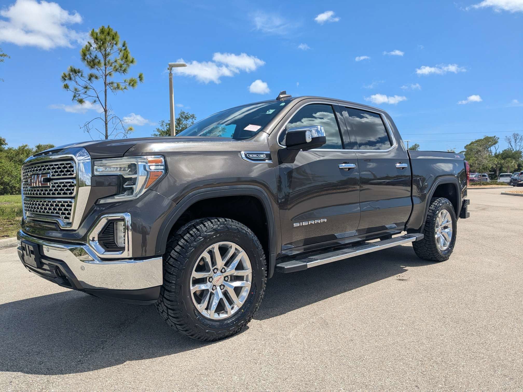 Used 2019 Smokey Quartz Metallic GMC SLT image 9