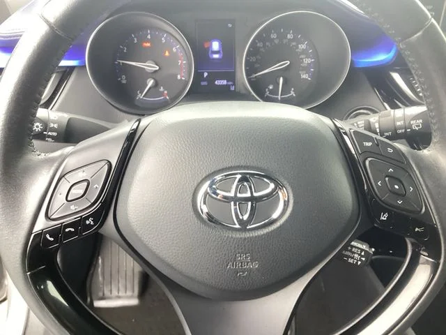 Used 2020 Silver Toyota XLE image 12