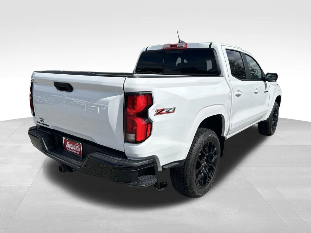 Used 2024 White Chevrolet Z71 image 5