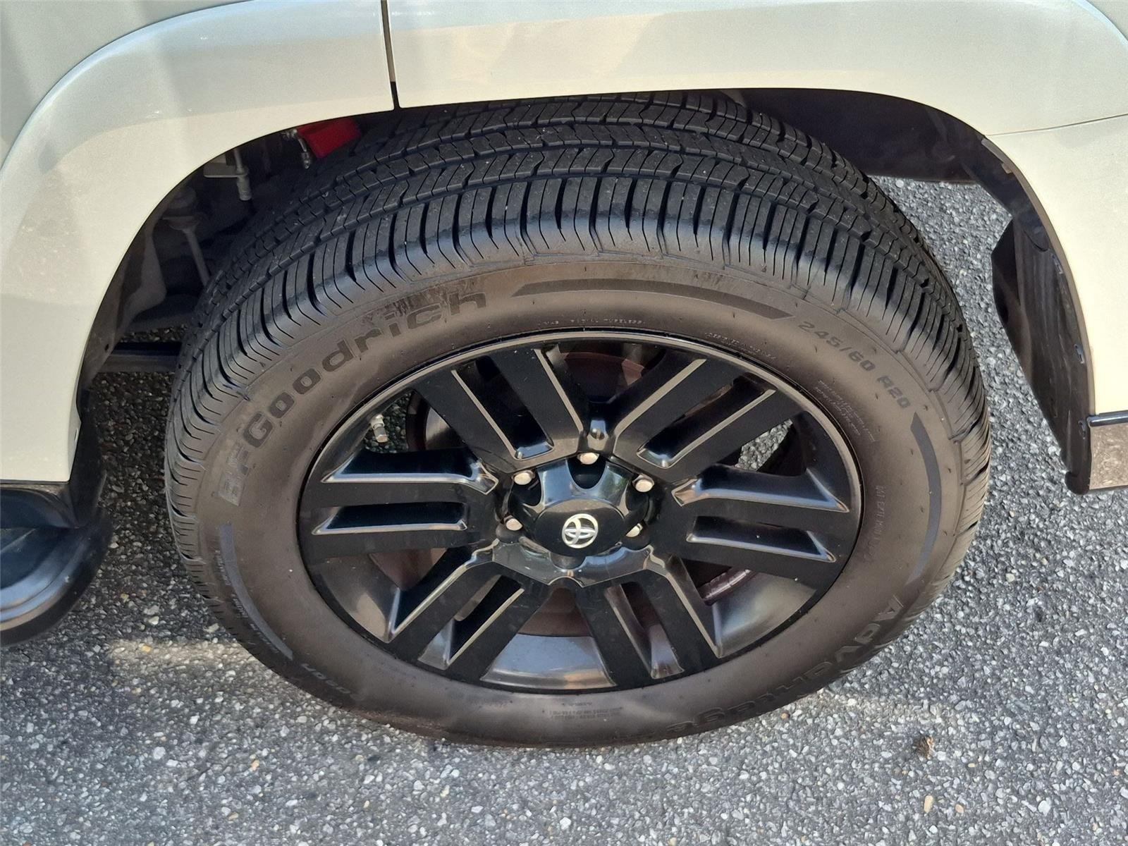 Used 2019 Blizzard Pearl Toyota Limited image 10