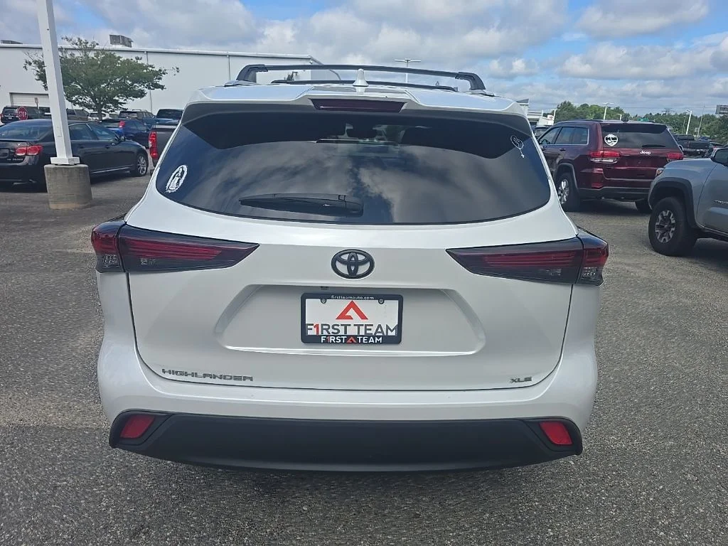Used 2024 Beige Toyota XLE image 6