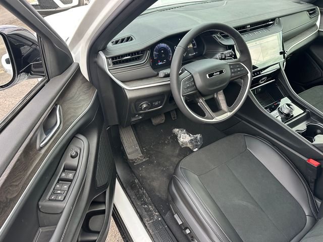 New 2026 Bright White Clear-Coat Exterior Paint Jeep Laredo Altitude image 29
