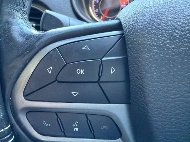 Used 2019 Silver Jeep Latitude Plus image 31