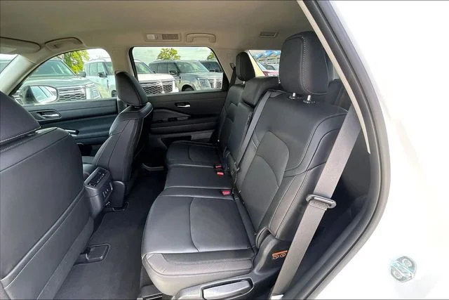 New 2026 Nissan Pathfinder SL 4D Sport Utility