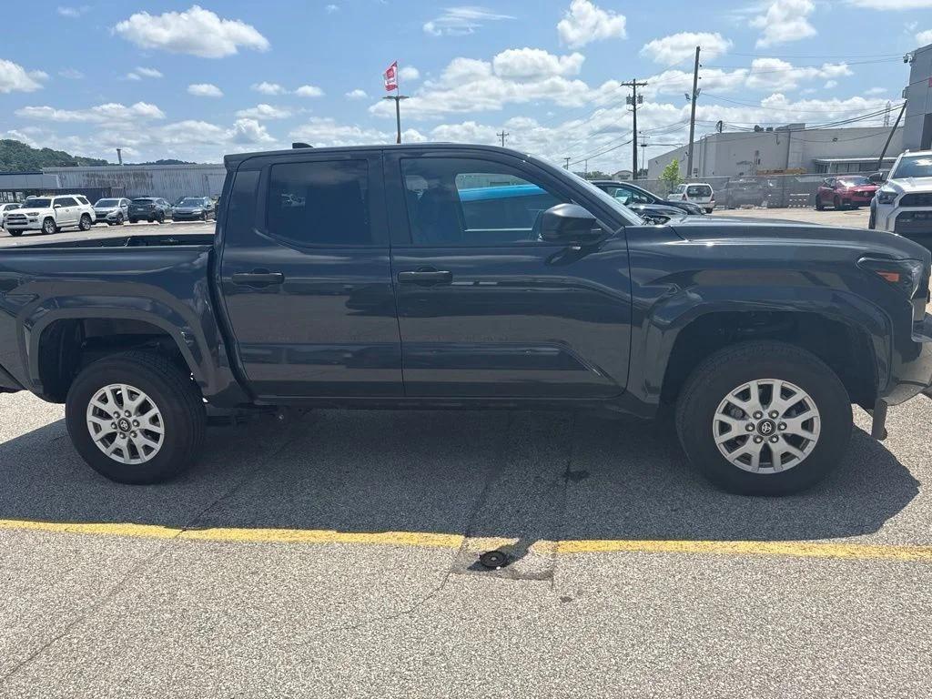Used 2024  Toyota SR image 4