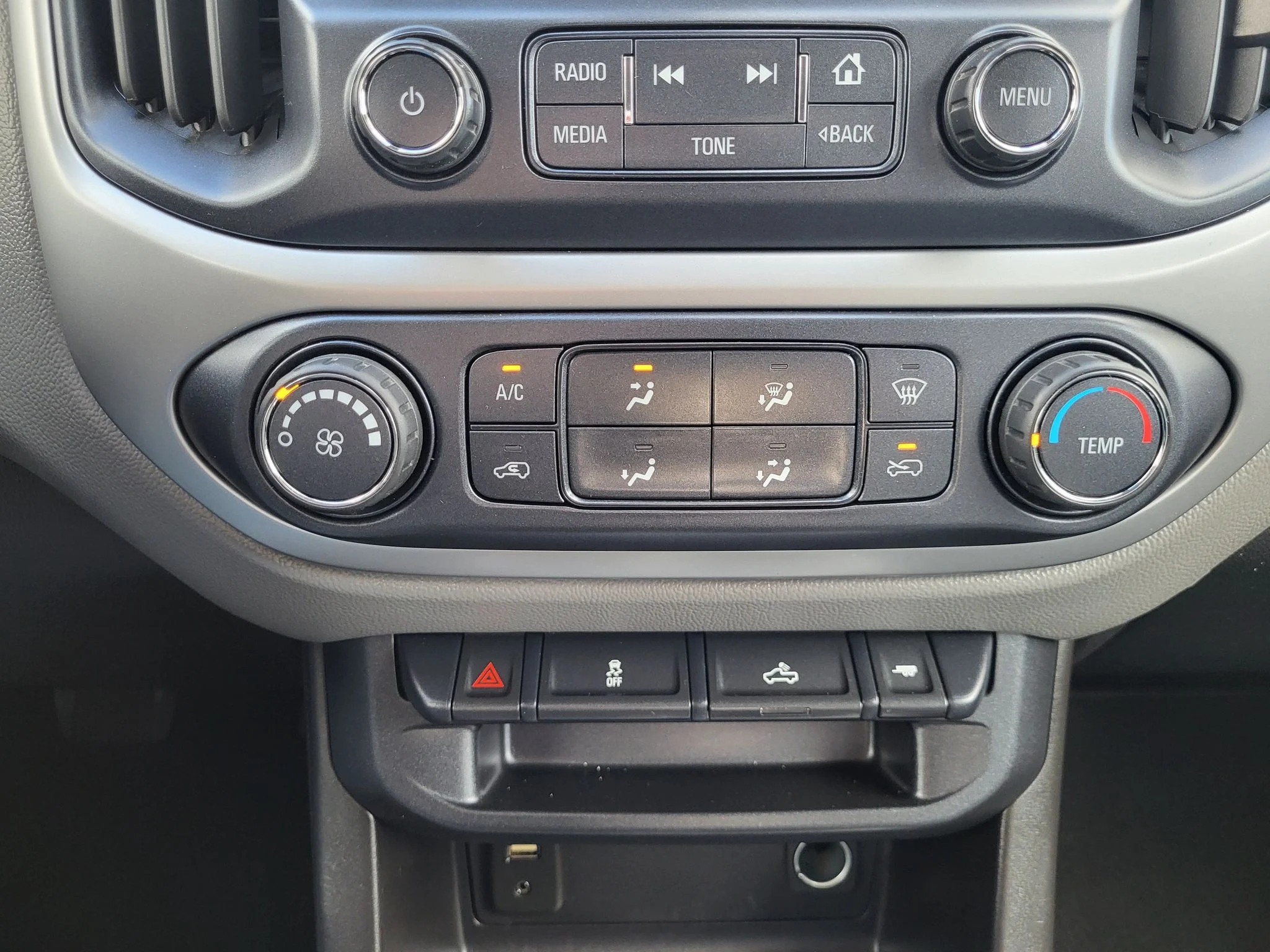 Used 2018 GRAPHITE METALLIC Chevrolet 4WD LT image 15