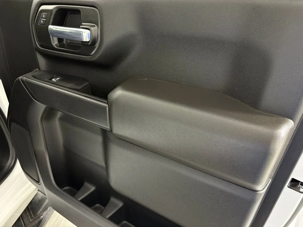 Used 2024 White Chevrolet Custom image 41