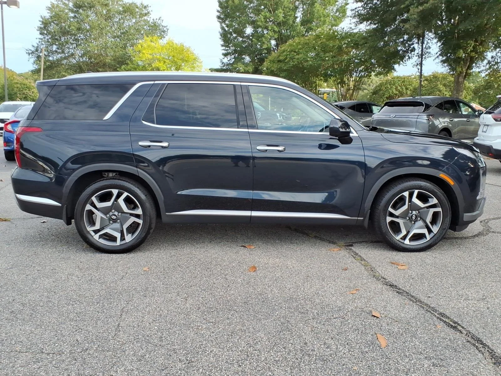 Used 2024 Moonlight Cloud Hyundai Limited image 6