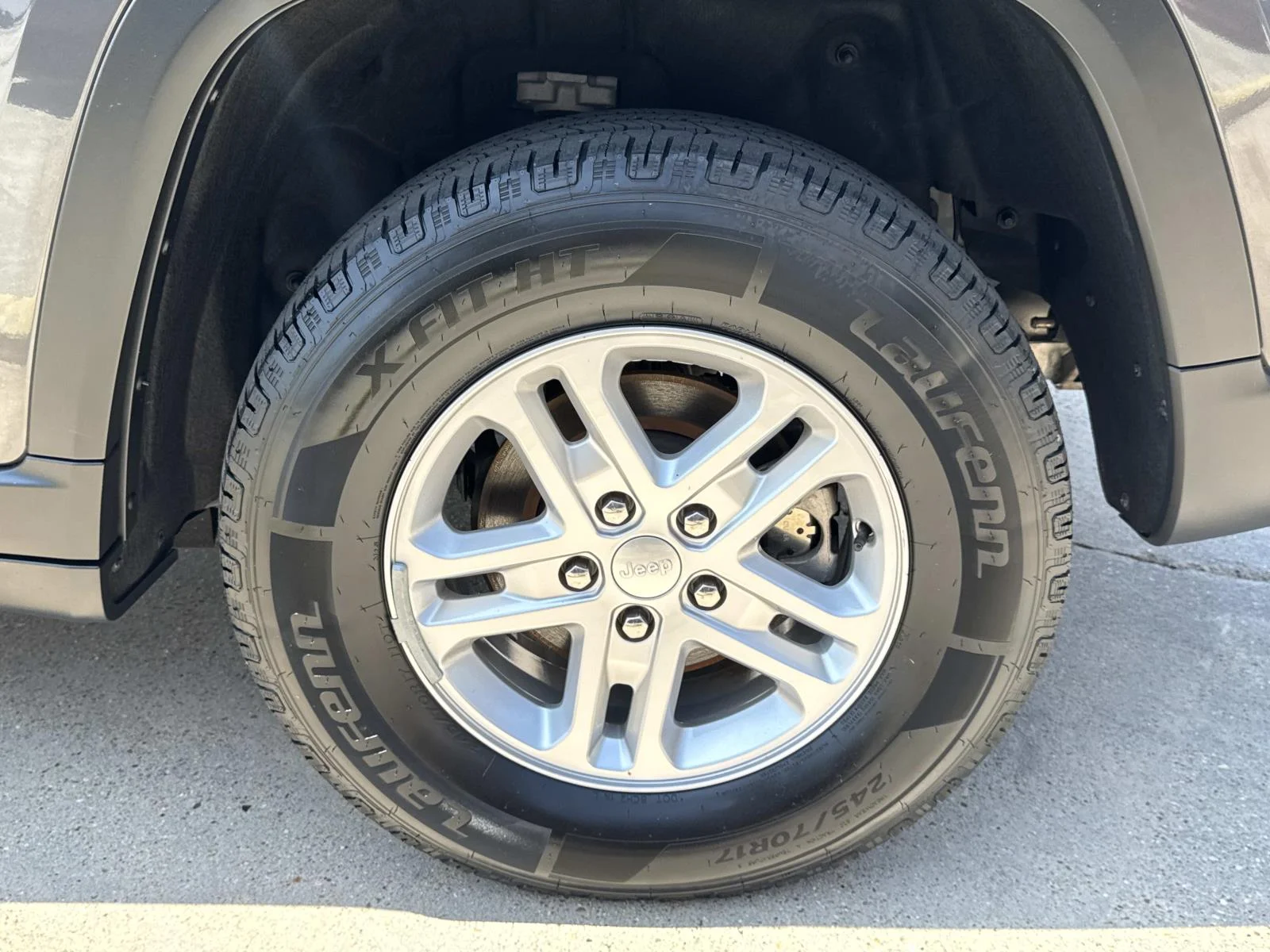 Used 2024 Baltic Gray Metallic Clearcoat Jeep Laredo image 4