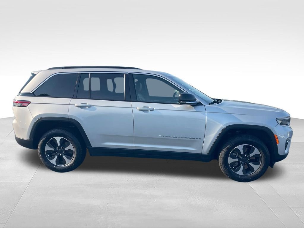 Used 2024 Silver Jeep 4xe image 6