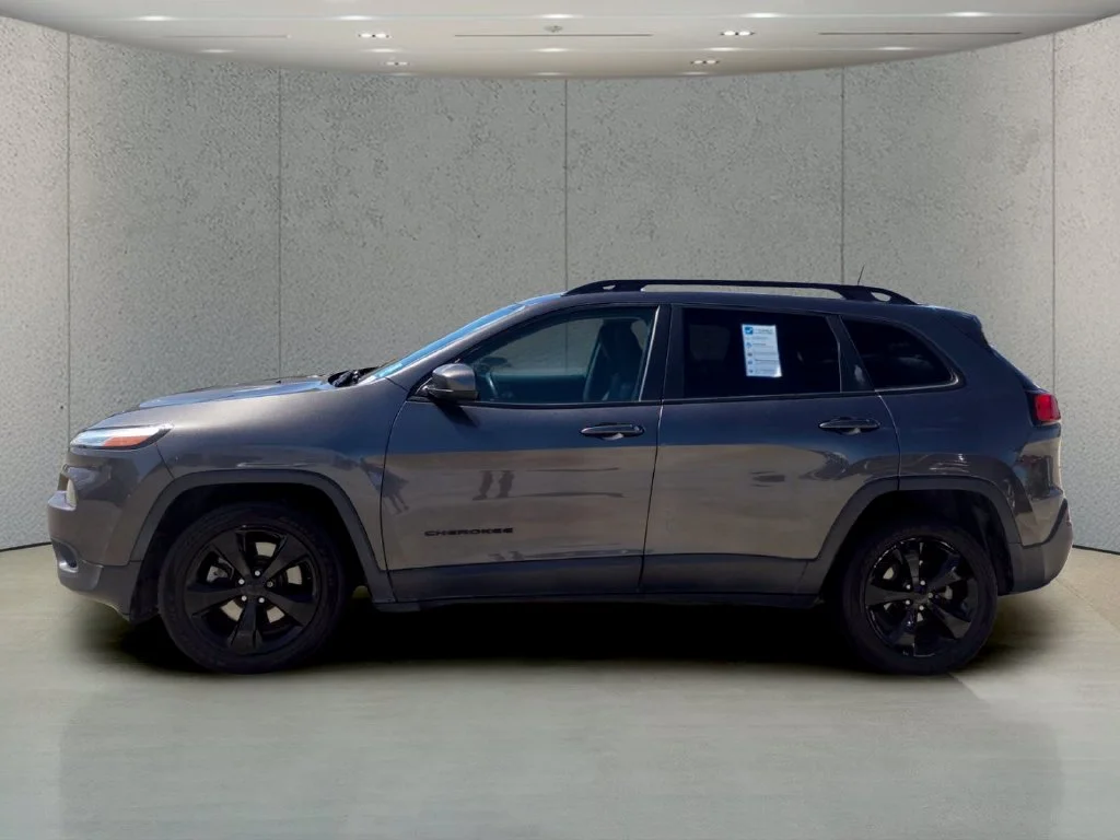 Used 2018 Jeep Cherokee Latitude with VIN 1C4PJLCB2JD542916 for sale in Harvey, LA