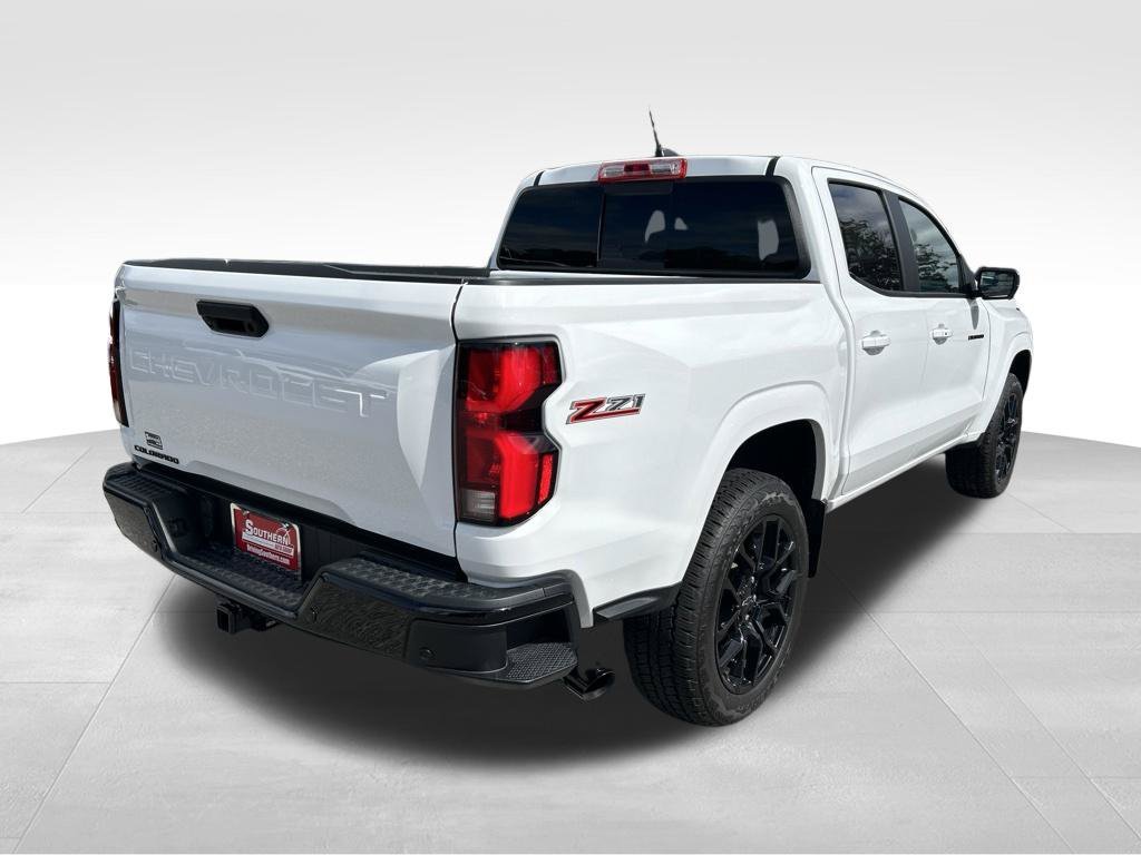 Used 2024 White Chevrolet Z71 image 5