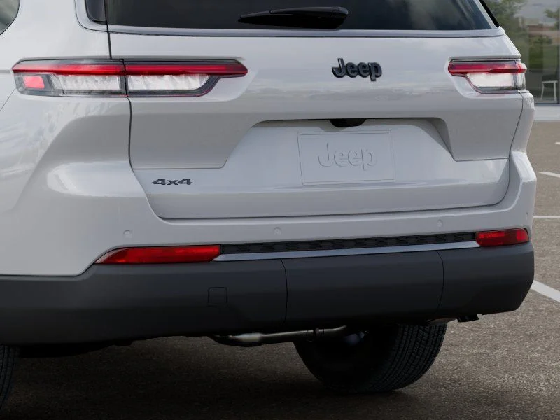 New 2026 White/off-white Jeep Laredo image 13
