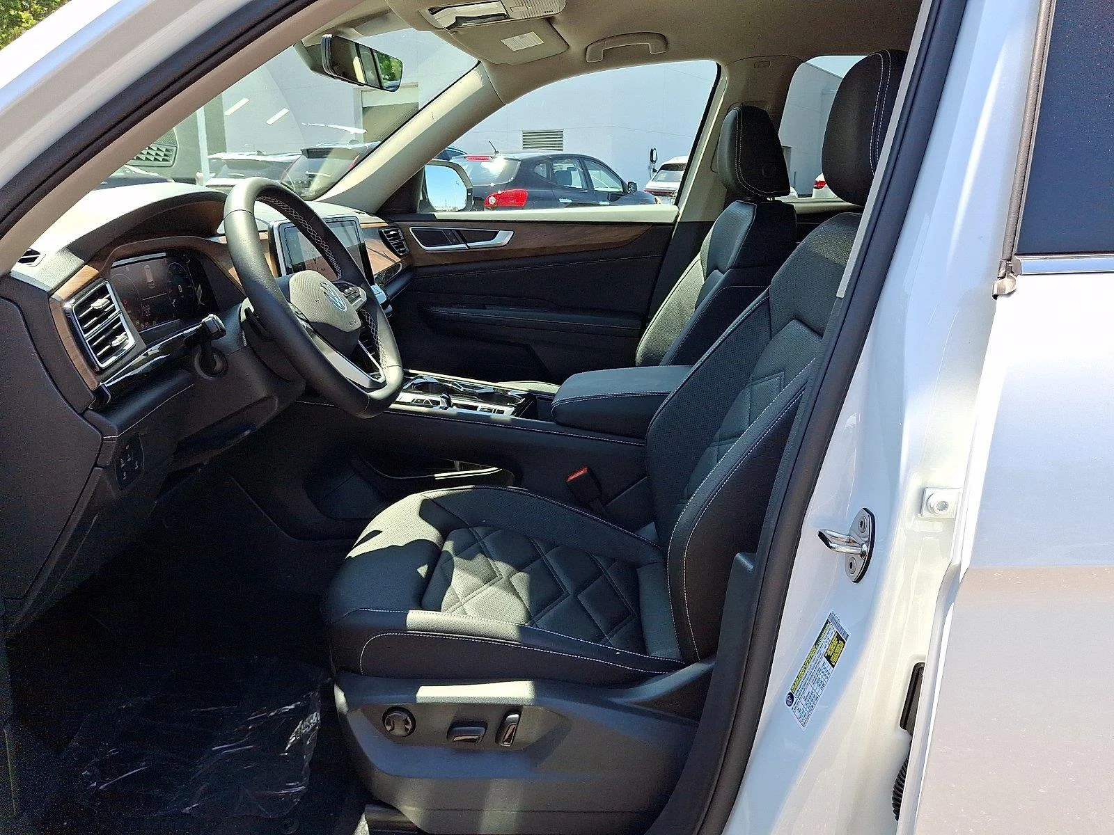 New 2026 Opal White Pearl Volkswagen 2.0T SE w/Technology image 12