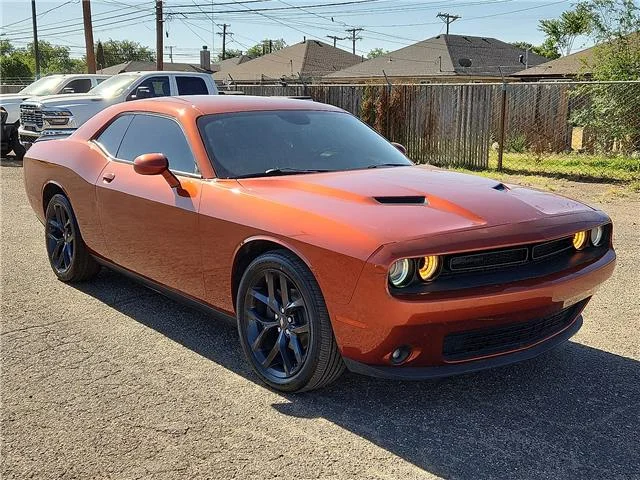 Used 2020 Gold Dodge SXT Rear-wheel Drive image 5