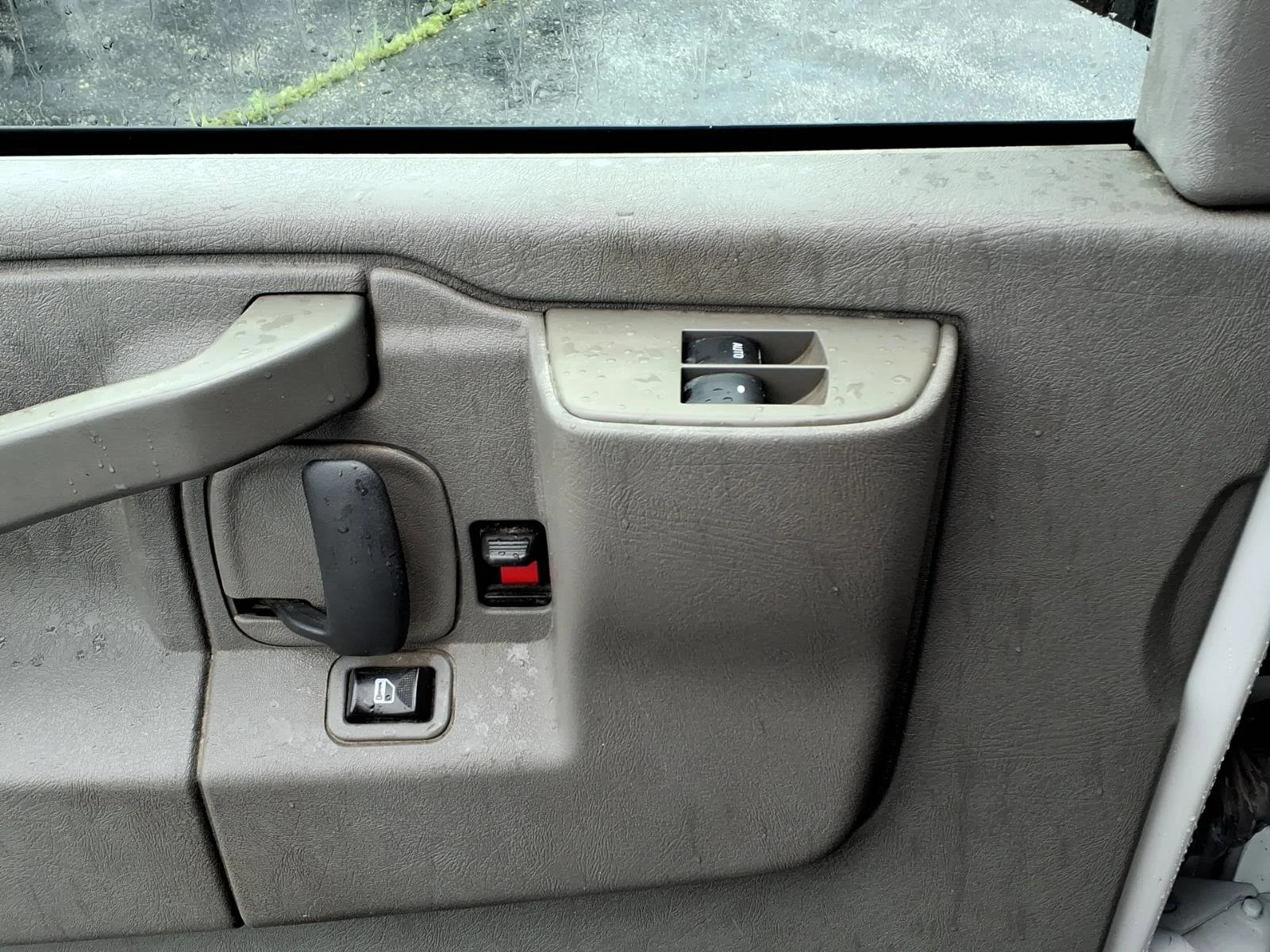 Used 2016 Summit White Chevrolet Paratransit image 24