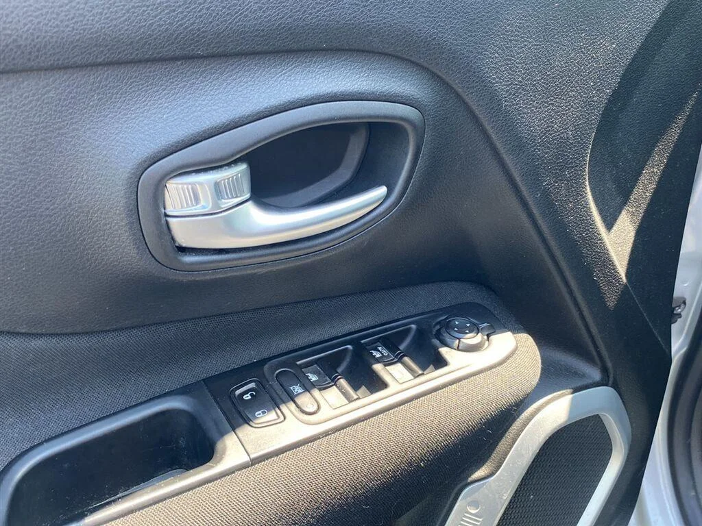Used 2021 Glacier Metallic Jeep Latitude image 15