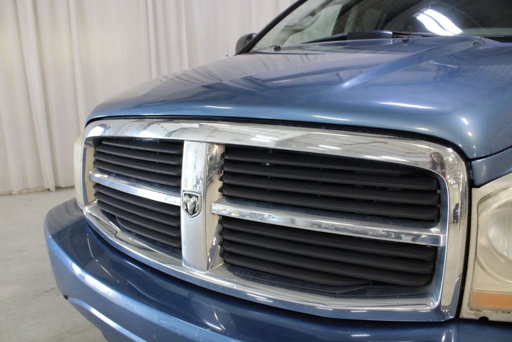 Used 2004 Blue Dodge SLT image 32