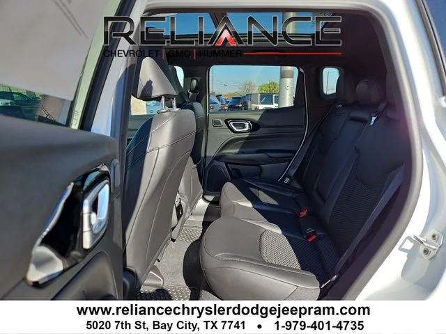 New 2026 Bright White Clearcoat Jeep Latitude image 11
