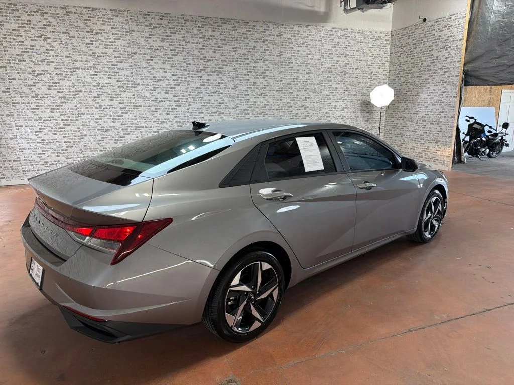 Used 2023 Fluid Metal Hyundai SEL image 7