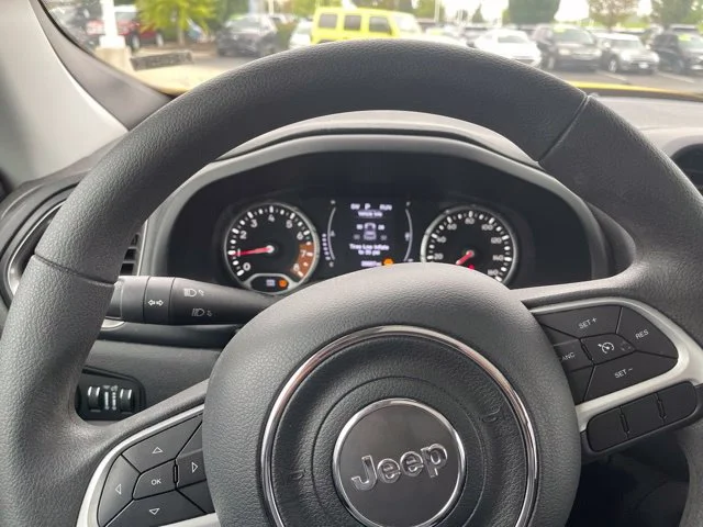 Used 2023 Yellow Jeep Latitude image 11