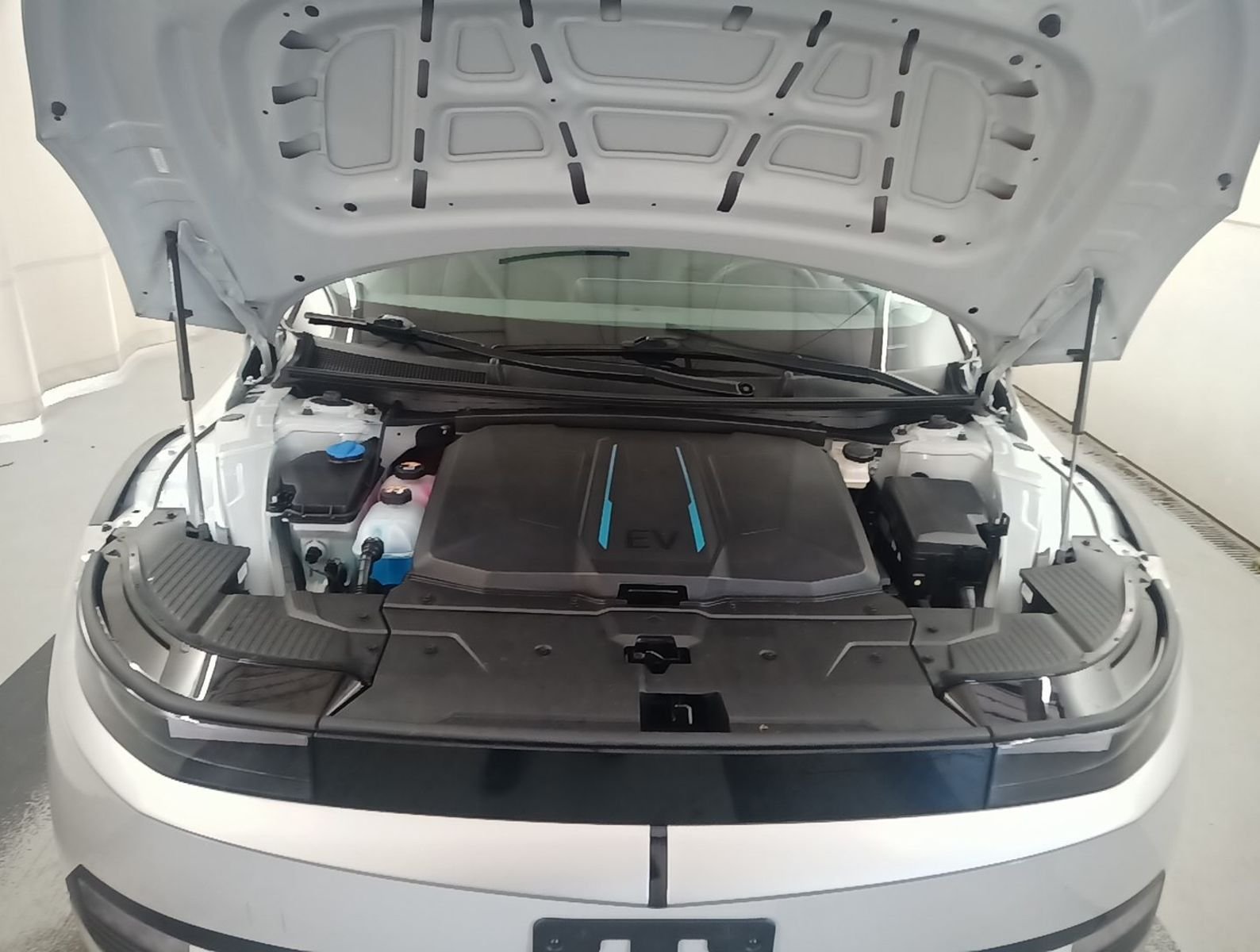 Used 2024 Gray Hyundai SEL image 6