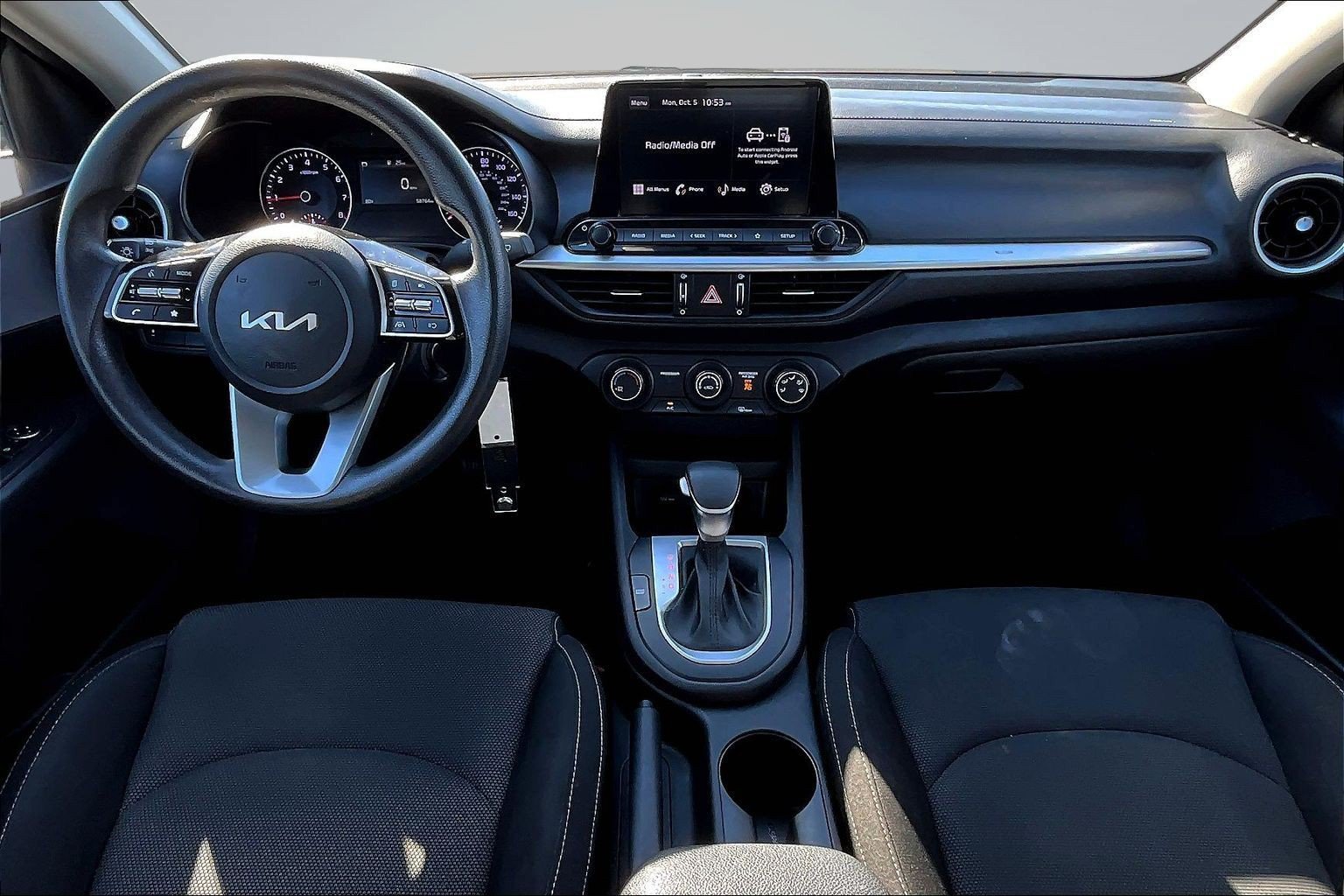 Used 2023 Gray Kia LXS image 6