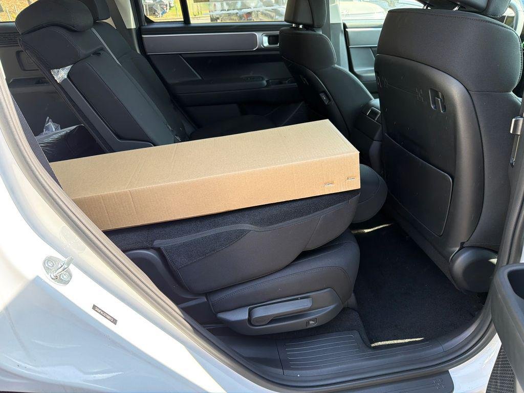 New 2026 White Hyundai SE image 15