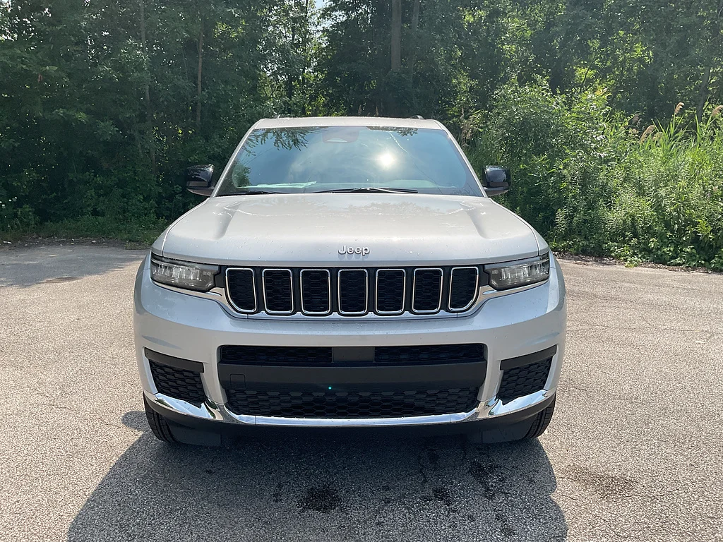 New 2026 Silver Zynith Jeep Altitude 4x4 image 2
