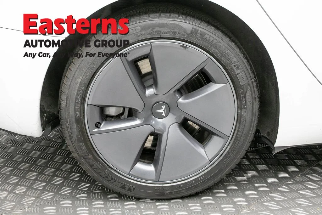 Used 2023 White Tesla Base image 27