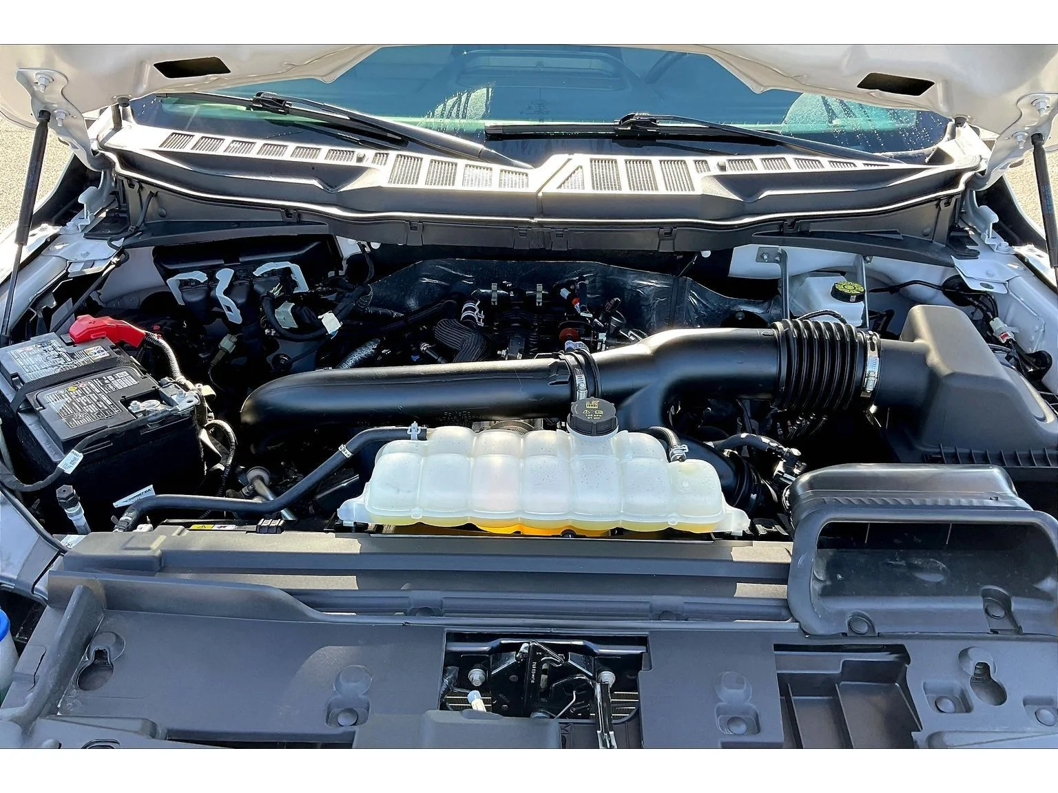 Used 2025 White Ford LARIAT image 8