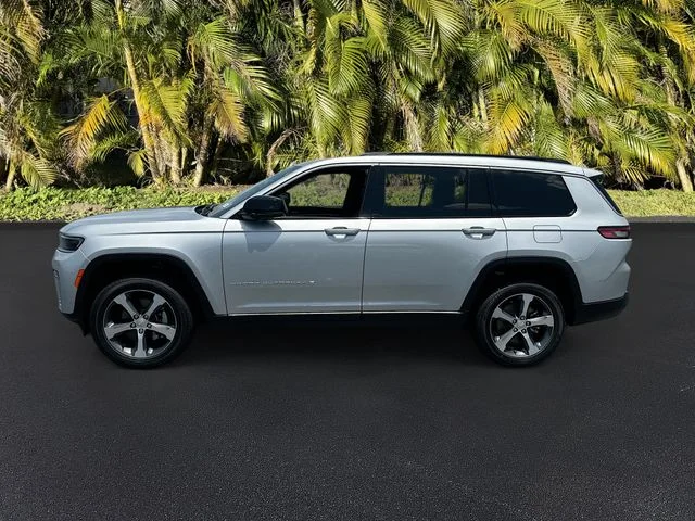New 2026 Silver Zynith Exterior Paint Jeep Limited image 8