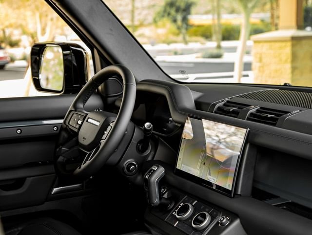 New 2025 Tasman Blue Land Rover S image 31