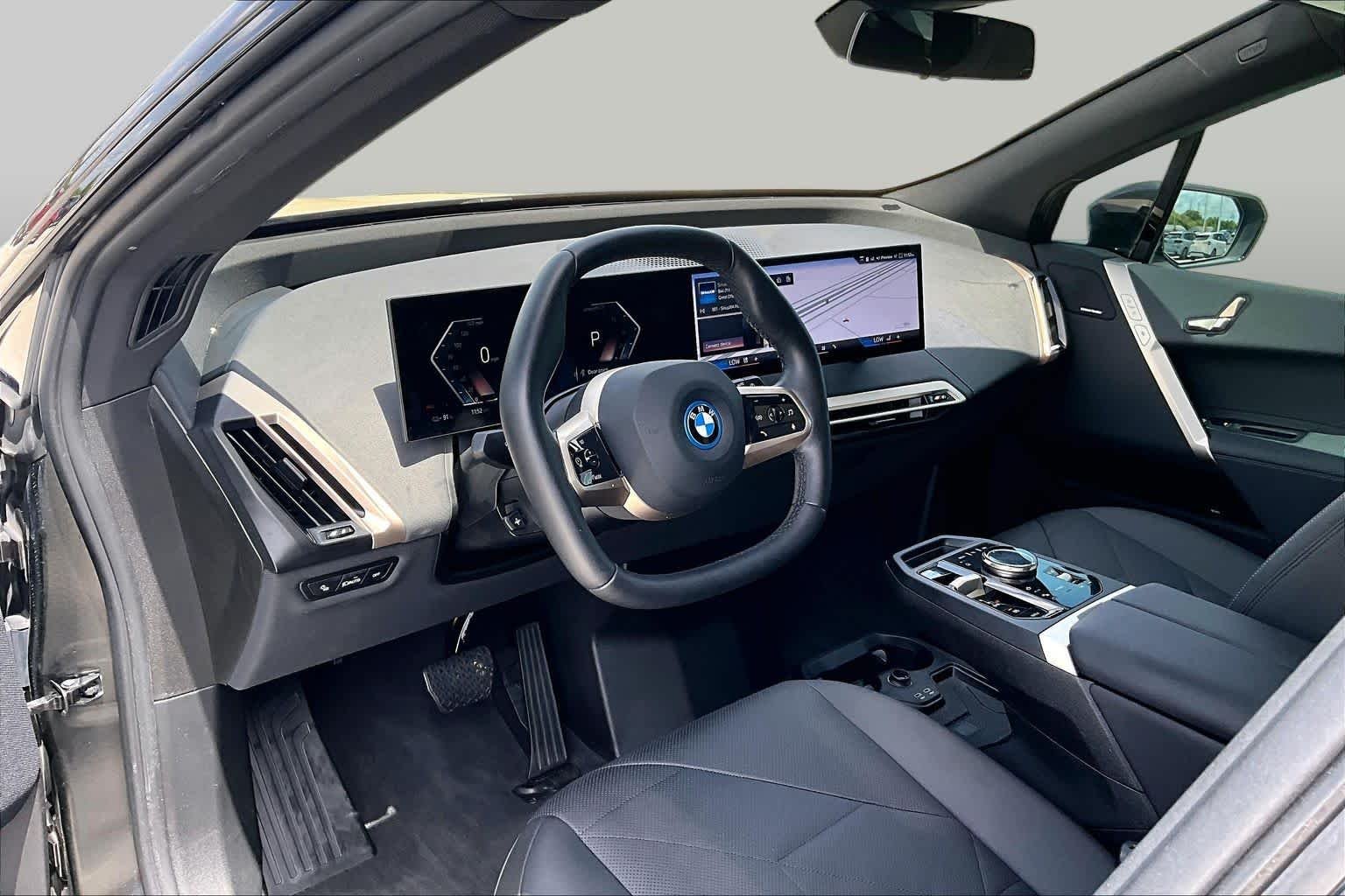 Used 2024 Dark Graphite Metallic BMW xDrive50 image 16